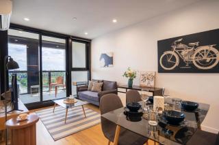 Modern City Views 2BR Apartment in Box Hill - 2
