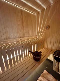 Arctic Fjord House - Fjord View, Sauna, Hot Tub - 8