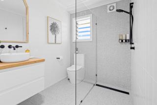 Salt & Sky - Luxe Coastal Getaway - 4