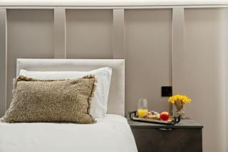 2BR West End Apartment Near Botanic Gardens - 1