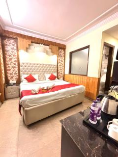 Lords Grey near Mall Road - 9