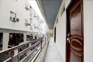 Hotel O Tilak hotel 24 Sector 27 Near by Vinayak Hospital Gali no-6 - 6