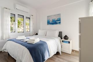Cozy beachfront gem with seaview - 8