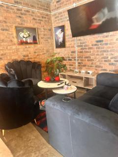 A Rosey Fresh Burgundy Hotel - 3