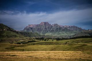 Luxury 4BR Drakensberg Home Private Pool and Braai - 9