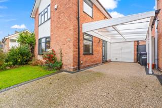 Beautiful, Quiet Escape - Albrighton- 3 Mins to M54 -JLR Wolves I54 Business Park Cosford & Telford- Spacious Home 4 Beds - Sleeps 7 - Driveway, Free Parking - Regular & Long Work Stays available - Samina- ARZ Stays - 3