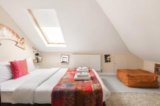 Cosy 3BR Flat with Workspace in Vibrant Leyton - 3