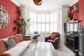 Cosy 3BR Flat with Workspace in Vibrant Leyton - 0