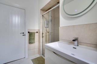 Large 6BR Home Parking Near Arbroath Beach - 5