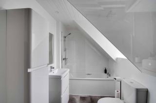 Large 6BR Home Parking Near Arbroath Beach - 4