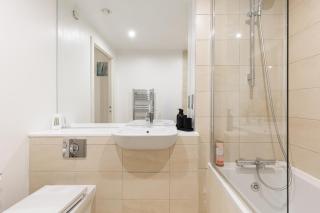 2BR Apartments in Canning Town Station with Balcony - 5