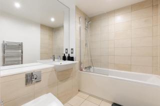2BR Apartments in Canning Town Station with Balcony - 6
