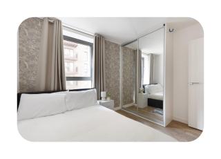 2BR Apartment with Balcony Near O2 Arena London - 7