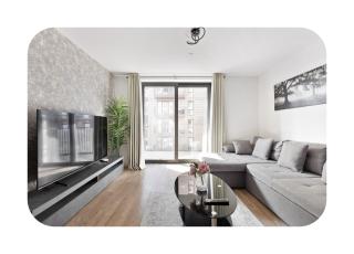 2BR Apartment with Balcony Near O2 Arena London - 0