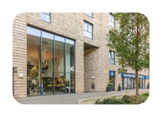 2BR Apartment with Balcony Near O2 Arena London - 7