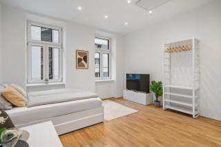 Bright studio near Schönbrunn and Westbahnhof - 0