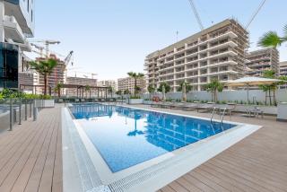 Charming 2BR Getaway at Azizi Riviera, MBR City - 4