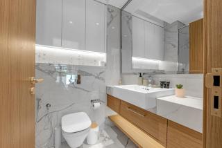 Charming 2BR Getaway at Azizi Riviera, MBR City - 1