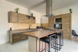 Spacious 3BR home with Private Terrace & WIFI by 360 Estates - 9