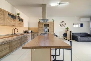 Spacious 3BR home with Private Terrace & WIFI by 360 Estates - 5