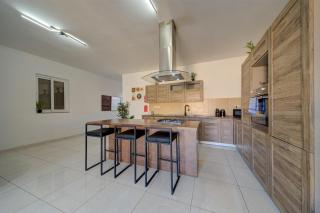 Spacious 3BR home with Private Terrace & WIFI by 360 Estates - 3