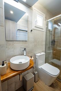 Gina's Apartments - 9