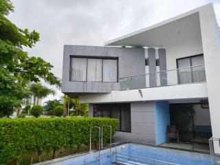 Castilo the villa - 4