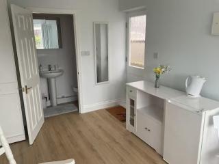 Solo beach retreat near West Mersea shore - 7