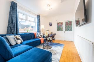 InspoHome Spacious 4-Bedroom House with Parking and Garden - 4