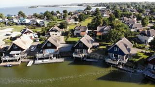 Visservilla - Beach Resort Makkum - 1