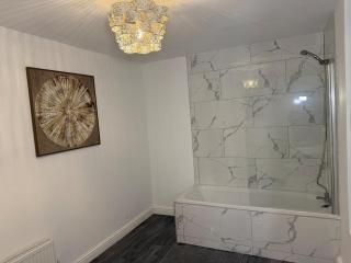 City Centre 2 Bed with Ensuite Rooms Wakefield - 4