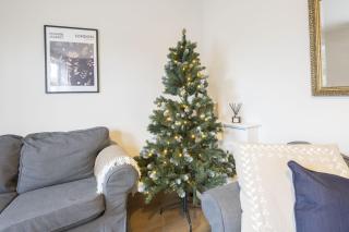 Central 5 Bedroom Home Close to Gloucester City - 3