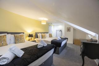 Central 5 Bedroom Home Close to Gloucester City - 0