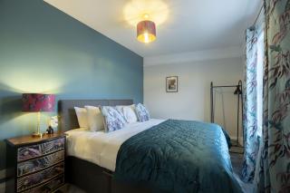 Central 5 Bedroom Home Close to Gloucester City - 1