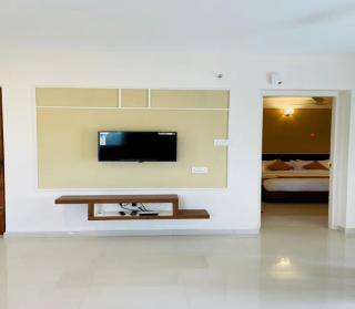 Mirage Luxuria Inn - 5