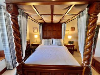 Rock Cottage - Log burners and jacuzzi bath - 4