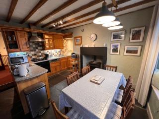 Rock Cottage - Log burners and jacuzzi bath - 5