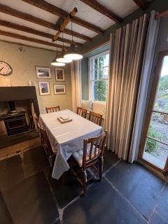 Rock Cottage - Log burners and jacuzzi bath - 2