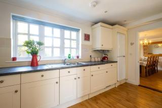 7 Sanctuary Court - sleeps 12 - Thorpeness - Aldeburgh Coastal Cottages - Close to the Beach, Golf and the Country Club - 4