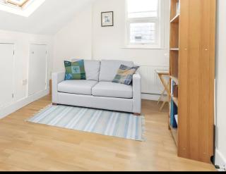 Charming London Apartment for Rent in Heart of the City - 5