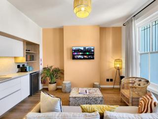 The Palm Flats Sunshine & Seashells 300m from sea - 1