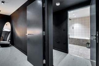 The Black Box-Wyndale Signature Stays - 3