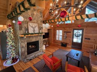 Holiday Hideaway - Fire Pit, Hot Tub & Mountain Magic - 5