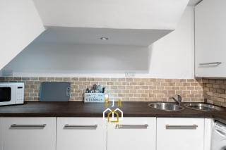 Crown Apartment - SJA Stays - Modern 2 Bed Apartment - 3