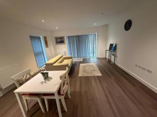 Cozy Arsenal home for all - 9