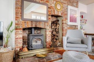 Stylish 3-Bed Home Close to Stansted Airport - 5