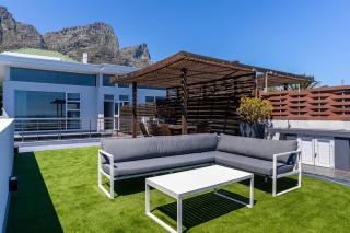 Houghton Villa Camps Bay - 5 min walk to beach - 6