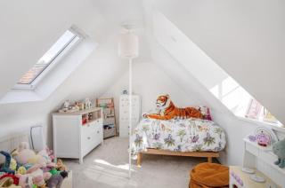 Stylish 3-Bed Home Close to Stansted Airport - 2