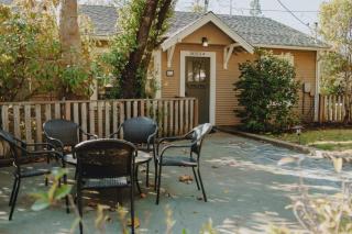 Yosemite Cottage Retreat- Half Block to Downtown - 8