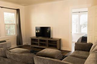 Yosemite Cottage Retreat- Half Block to Downtown - 4